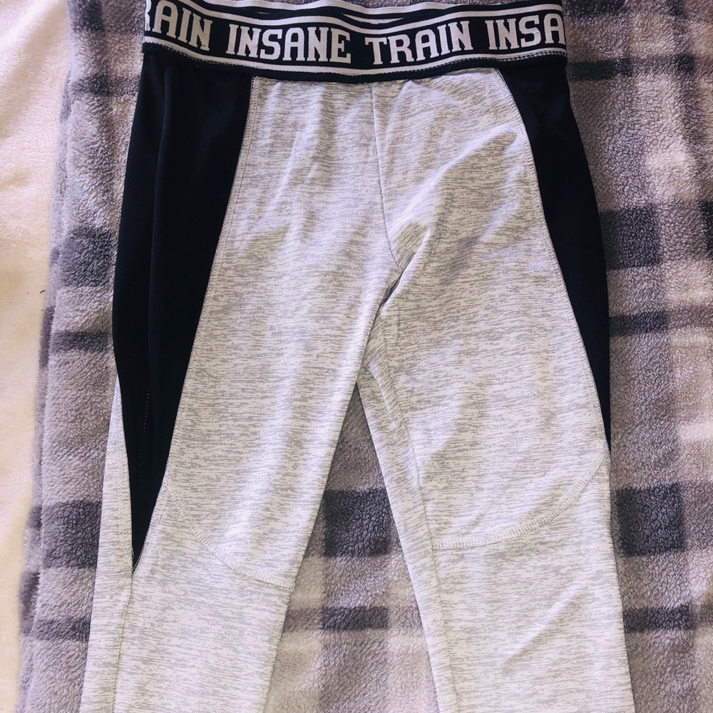 WORKOUT LEGGINGS